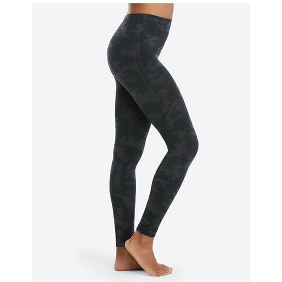 NWT Spanx Look at Me Now Camo Black Leggings Size Medium - Picture 2 of 12